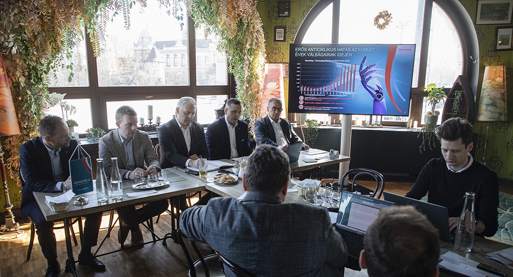 Töretlen a kereslet a fix 3 százalékos kamatozású Széchenyi Kártya konstrukciók iránt