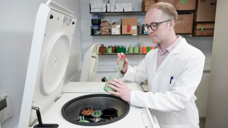 Műanyag palackokból készülhet Parkinson-gyógyszer baktériumok segítségével