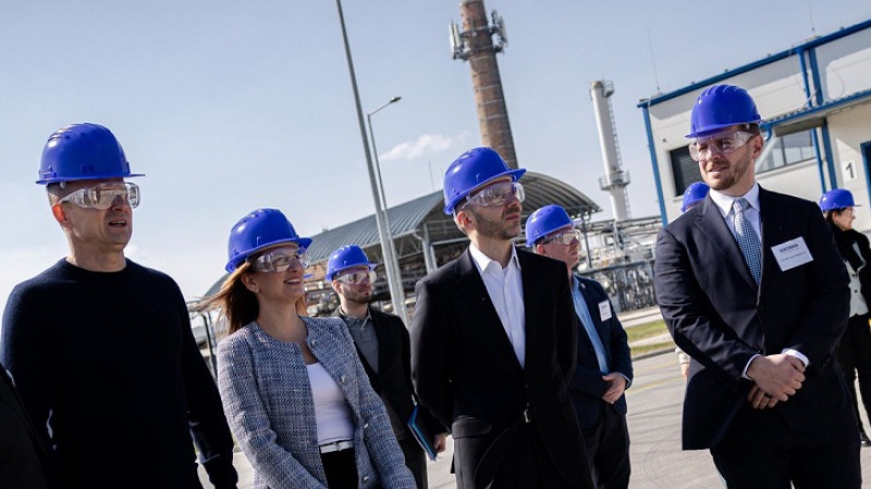 1,2 milliárd forinttal támogatta a kormány a Huntsman pétfürdői fejlesztését