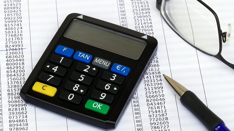 Személyi kölcsönök: egyre több kamat kezdődik kilencessel, új csúcsot hozhat 2026