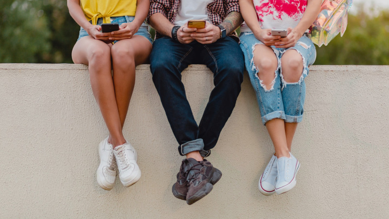 Nyugati szomszédunk is kitiltja a 14 év alattiakat a közösségi média minden felületéről