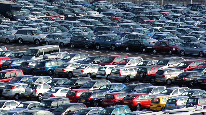 Gyengül a forint, kevesebb a külföldi használt autó