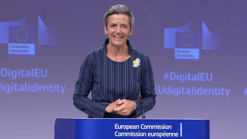 Mobilapplikáció lesz az uniós személyi igazolvány