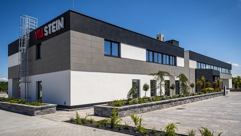 Elindult a termelés Magyarország legnagyobb építőelem-előregyártó üzemében